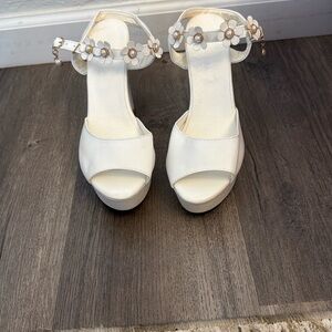 Elegant White Floral Women's heals
